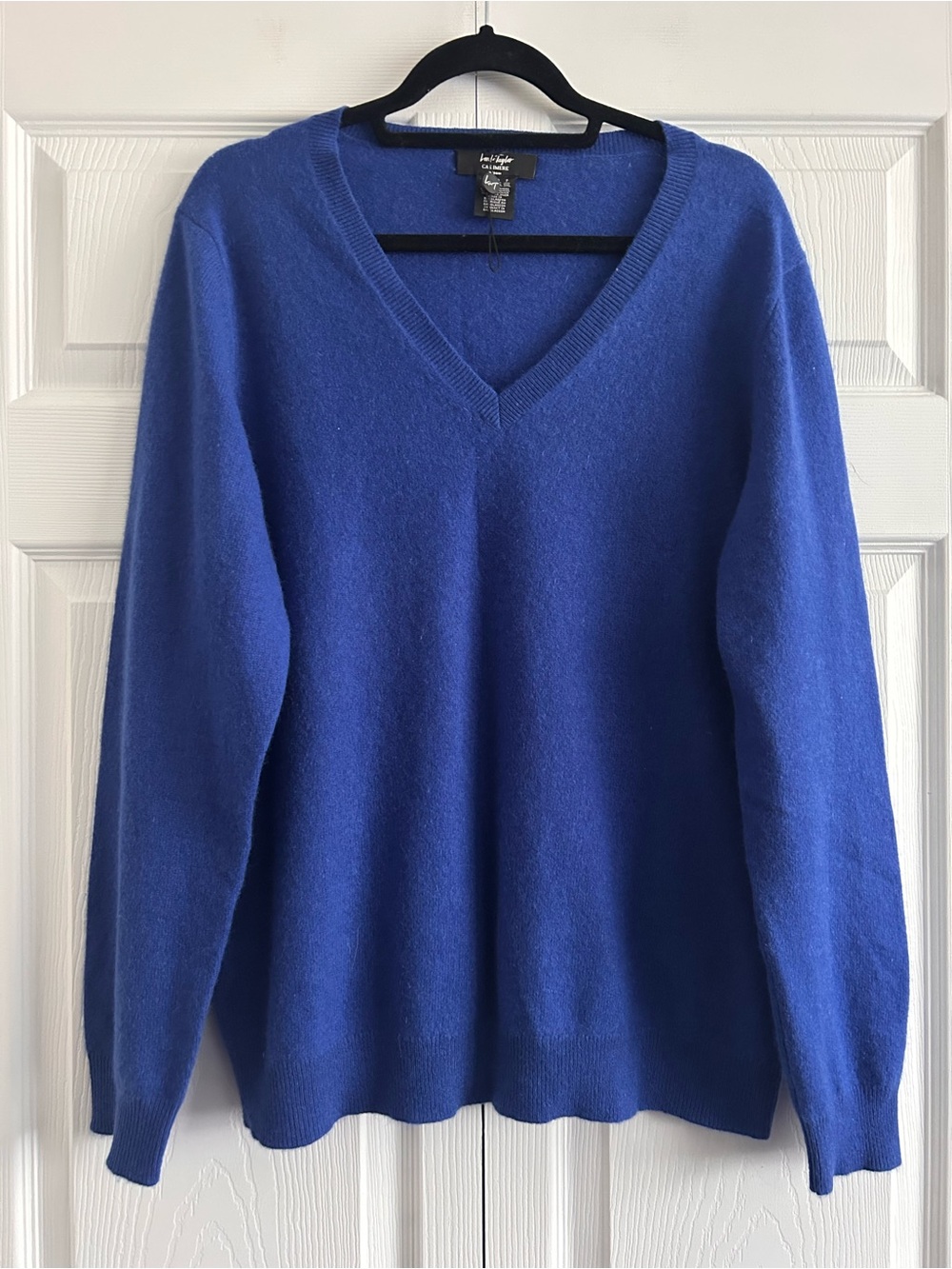 NWOT Lord & Taylor Plus Size Royal Blue Cashmere V Neck Sweater.